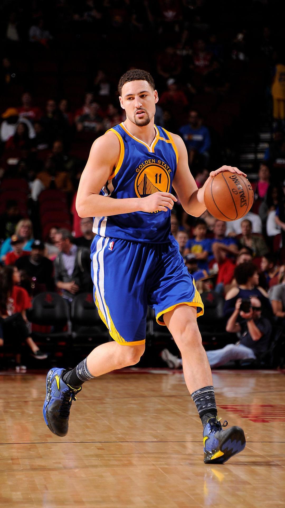 芝加哥小熊在 2016 年世界大赛第七战的延长赛中击败印地安人，举城欢庆终结百年遗憾