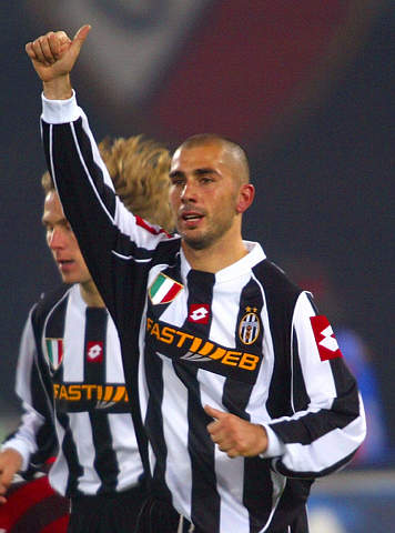 “混合脸谱”挑战来袭🔥是什么照片让小图拉姆笑出屏...