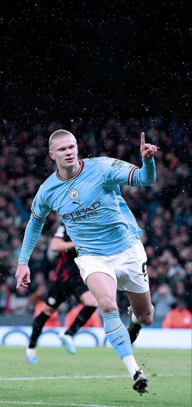 皇马有意！19岁中卫怀森在2025年共完成25次拦截，是英超同期最多