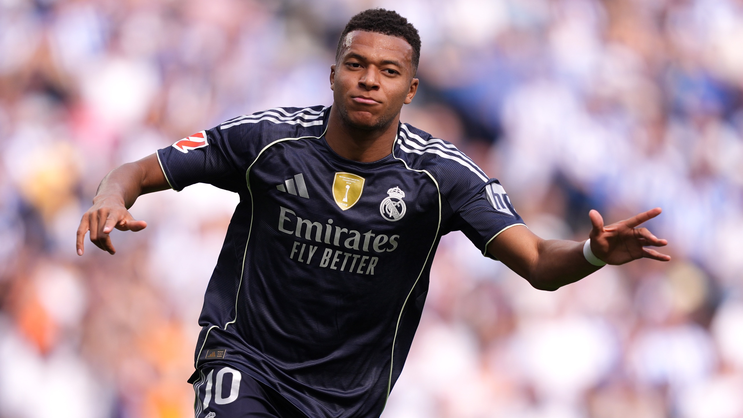 中超-卡扎伊什维利梅开二度 山东泰山战胜上海海港