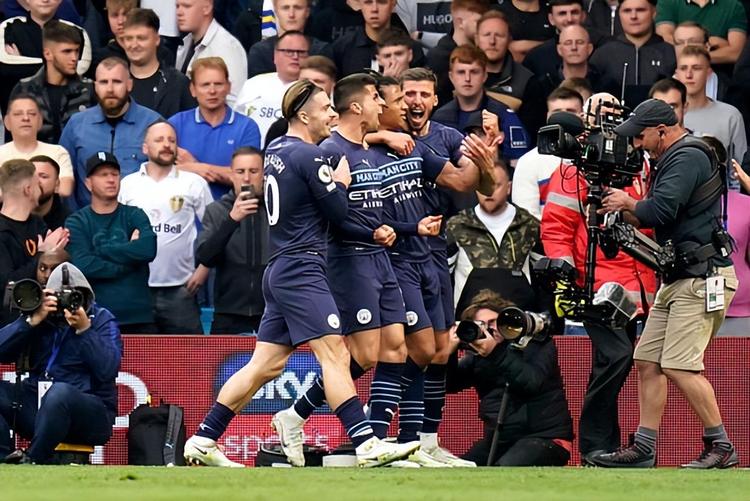 Jiejie确定无法归队了，网友在他老家偶遇他，在家等合同到期