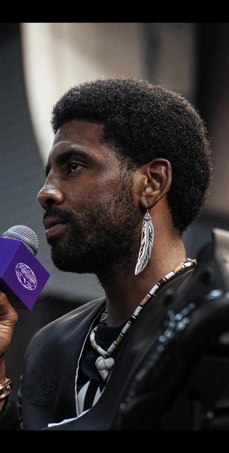 曼联英超14轮1-1战平西汉姆联，近5轮仅胜1场，阿莫林执教遇质疑，防守问题突出。