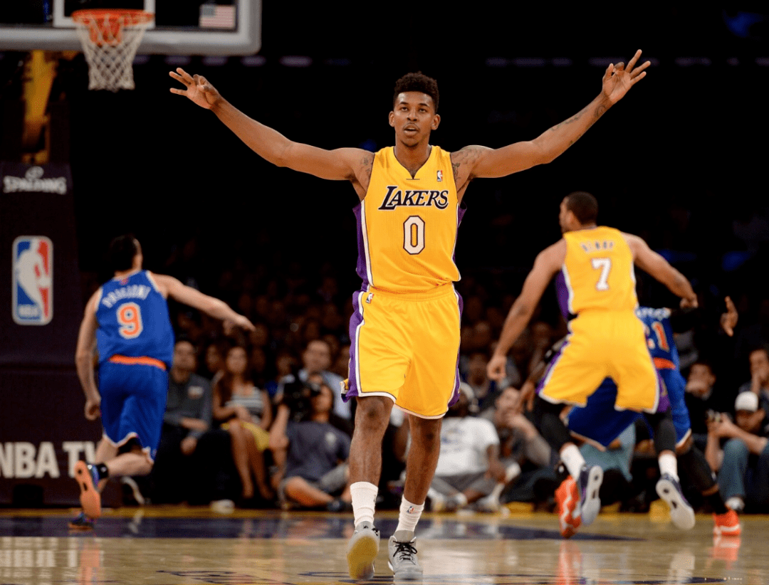 有仇必须当场就报！布朗和库兹马互送大肘子！